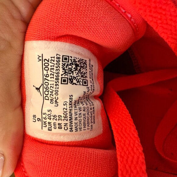 Womens Air Jordan 1 low SE Newsprint Olive Grey - Picture 5 of 8